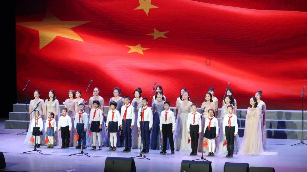 盛装“雪世界”“尔滨”上演冬日浪漫