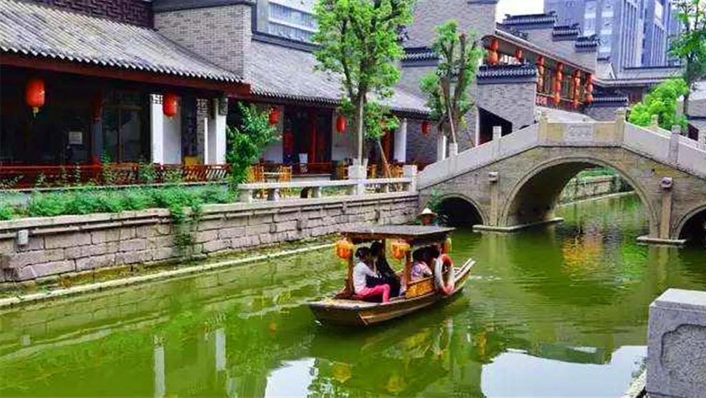 神十七乘组更新“吃播”新番：生菜蘸酱嘎嘎香，能量早餐只算开胃
